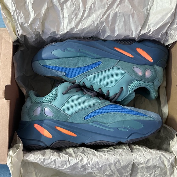 Yeezy Boost 700 “Faded Azure” - Picture 2 of 6